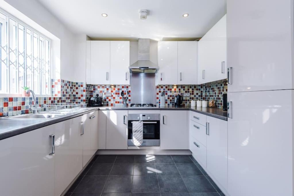 Modern Townhouse Near Coop Live Etihad Villa Manchester Exterior photo