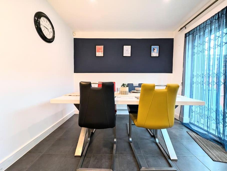Modern Townhouse Near Coop Live Etihad Villa Manchester Exterior photo